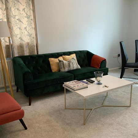 2 Bedroom Apartment Near Southfields ロンドン エクステリア 写真