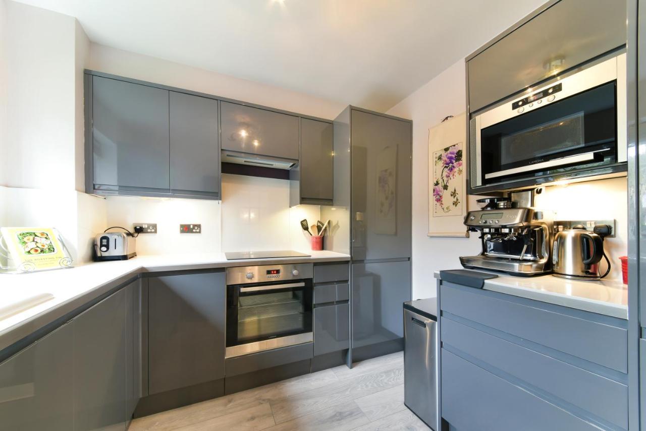 2 Bedroom Apartment Near Southfields ロンドン エクステリア 写真