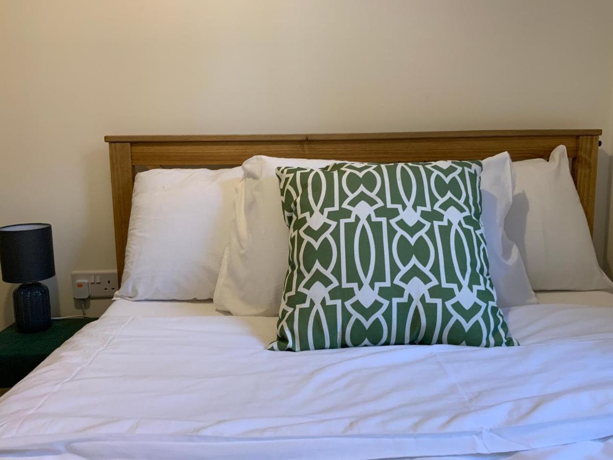 2 Bedroom Apartment Near Southfields ロンドン エクステリア 写真
