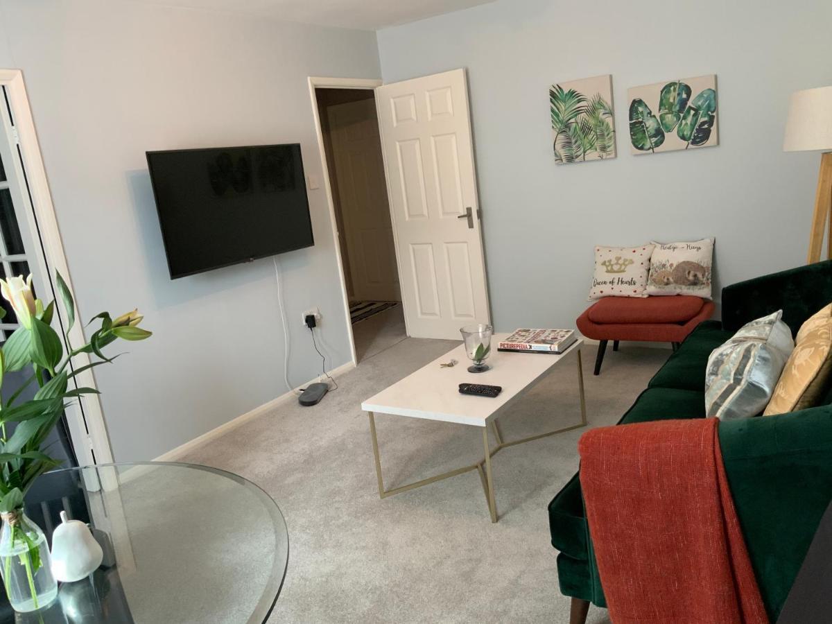 2 Bedroom Apartment Near Southfields ロンドン エクステリア 写真