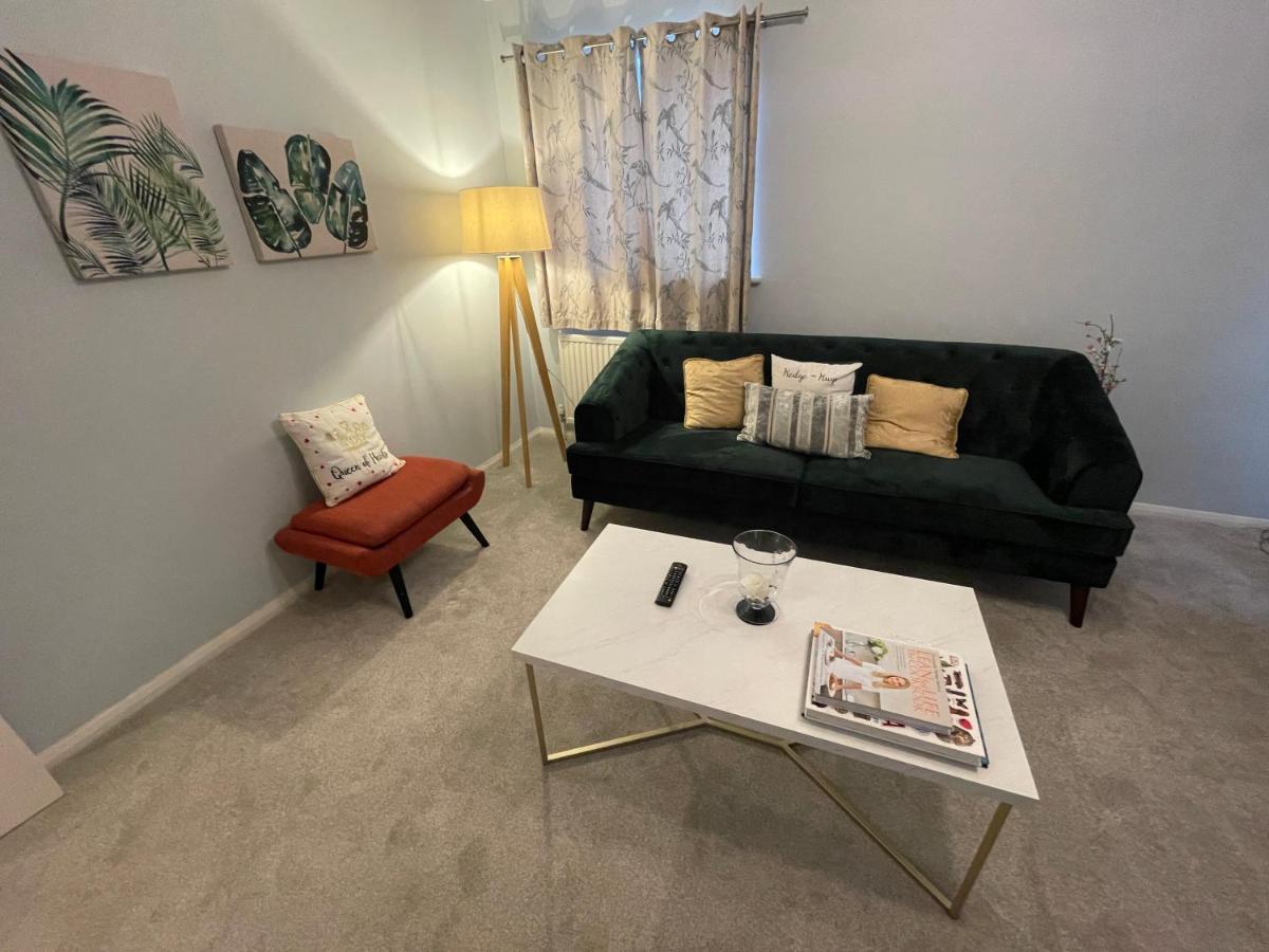 2 Bedroom Apartment Near Southfields ロンドン エクステリア 写真