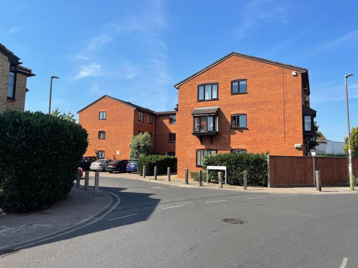 2 Bedroom Apartment Near Southfields ロンドン エクステリア 写真