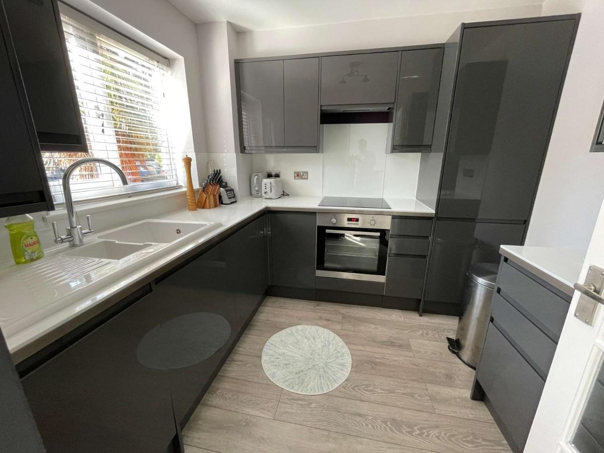 2 Bedroom Apartment Near Southfields ロンドン エクステリア 写真